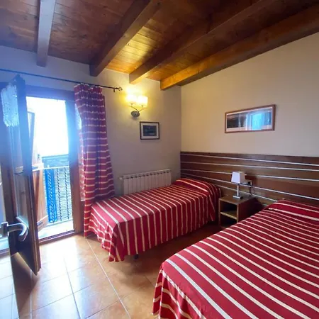 Aparthotel Areu 4*