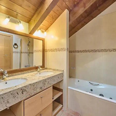 Aparthotel Areu Appartement