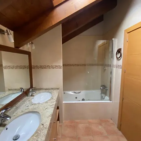Aparthotel Areu Areu