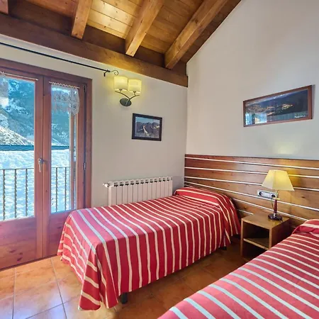 Aparthotel Areu 2* Areu